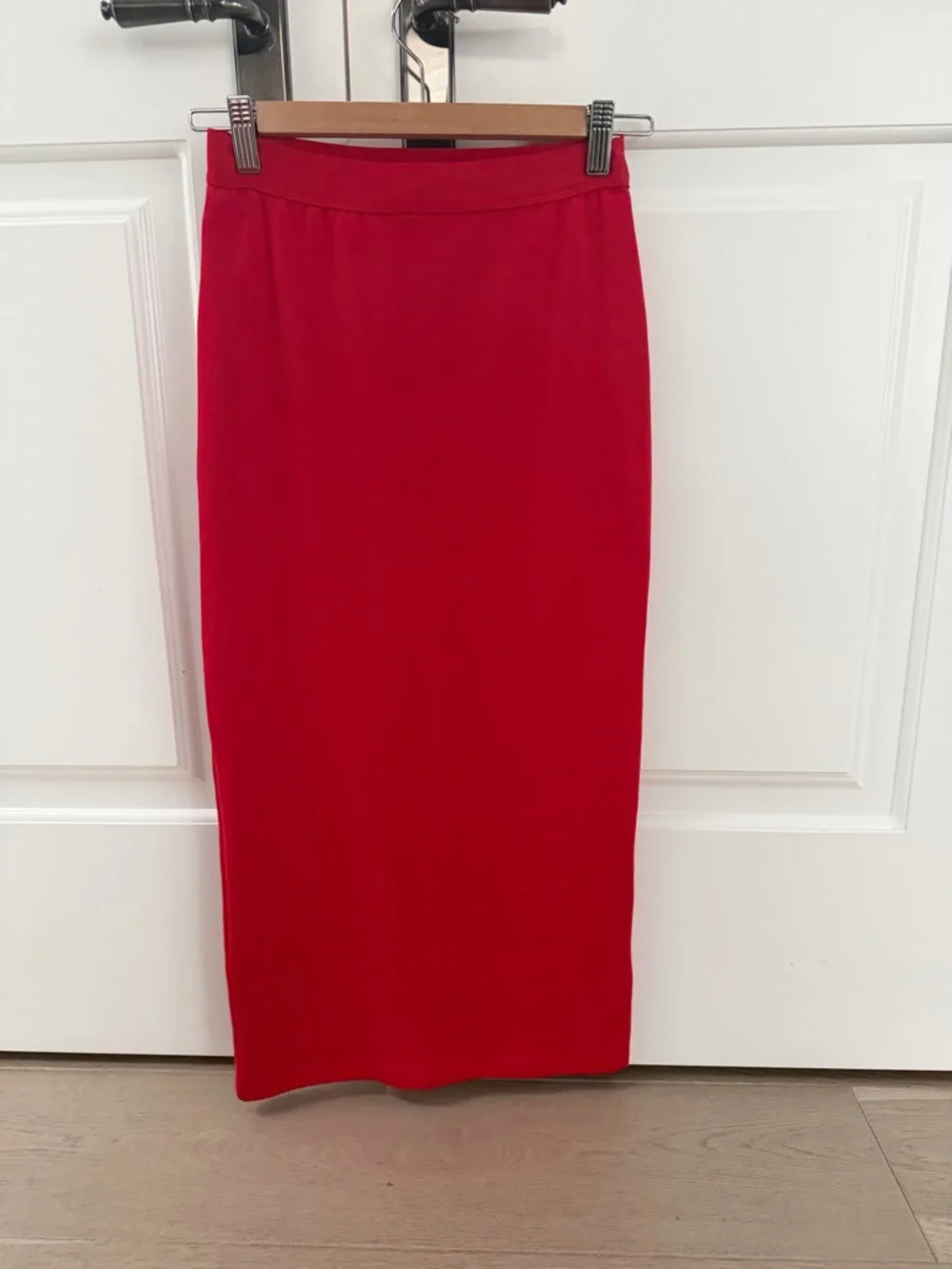 Zara Vibrant Red Midi Pencil Skirt - Picture 2 of 6